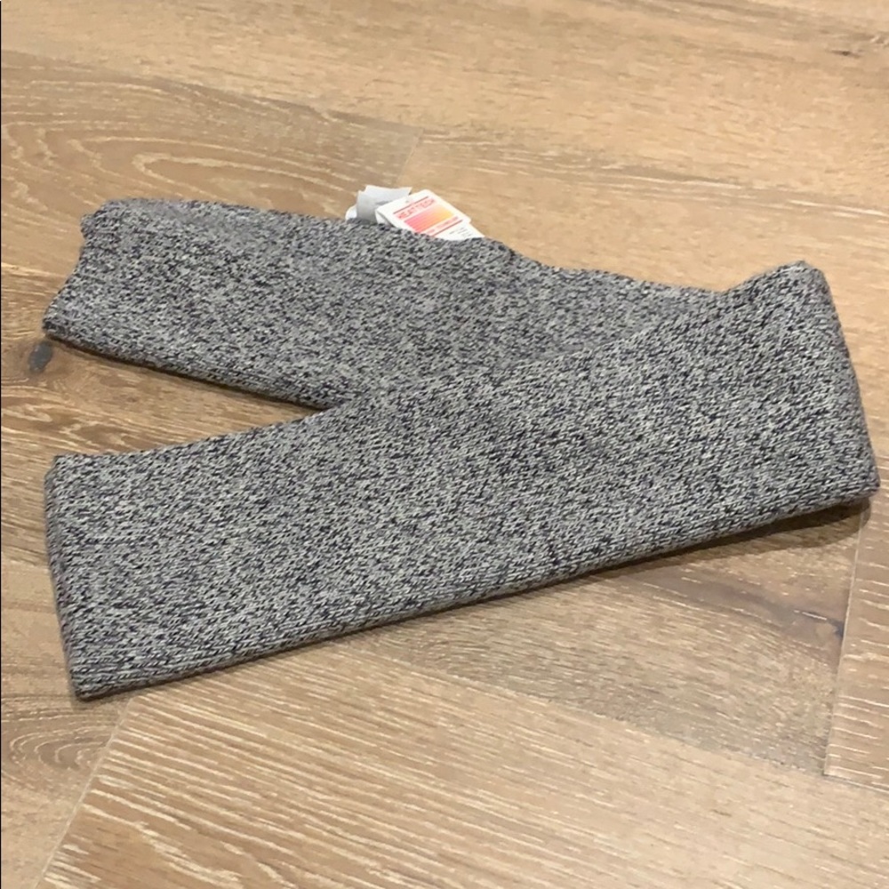 Uniqlo Heattech Knitted Scarf (new w/tags)